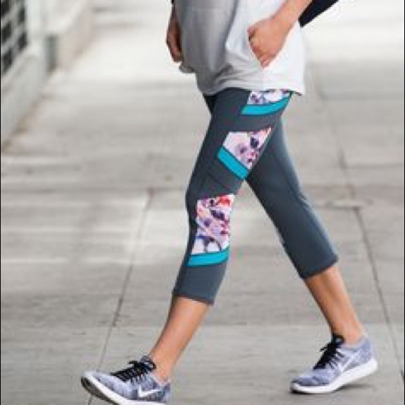 CALIA by Carrie Underwood Pants - Calia by Carrie Underwood Mesh Crops sz XS!